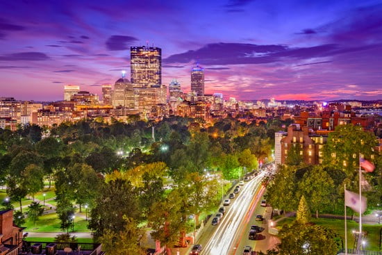 Boston al tramonto, città storica del New England