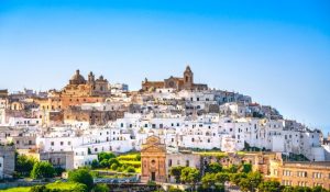 Dove dormire a Ostuni: le zone migliori dove alloggiare tra centro storico, mare e masserie