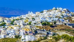 Villaggi turistici a Santorini: dove conviene soggiornare tra Caldera, spiagge nere e borghi autentici