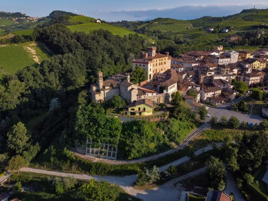 Langhe e Roero: itinerario tra borghi, colline e cantine