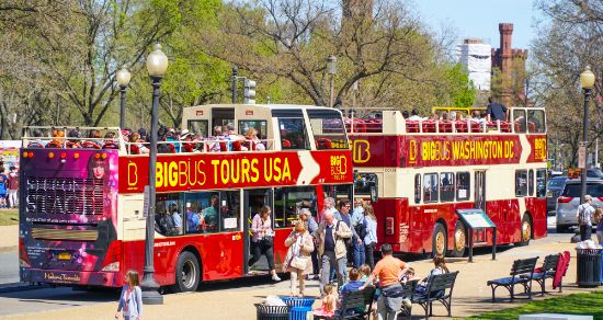 Bus turistici nel centro di Washington D.C.
