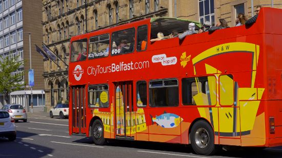 Bus turistico nel centro di Belfast
