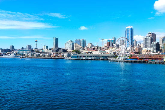 Waterfront di Seattle con marina e barche
