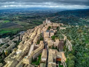 Assisi in 1, 2 o 3 giorni: cosa vedere tra basiliche, vicoli e Monte Subasio
