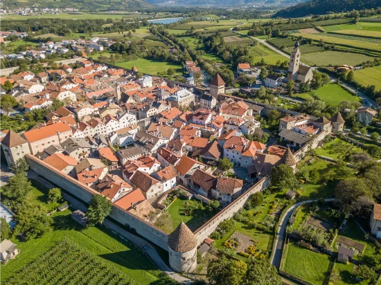Il borgo fortificato di Glorenza in Val Venosta