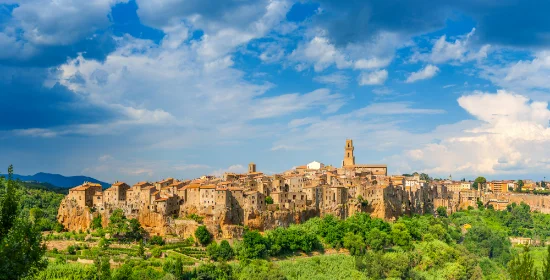 Pitigliano costruita sulla rupe di tufo
