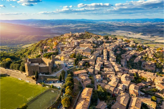 Veduta del borgo di Montalcino