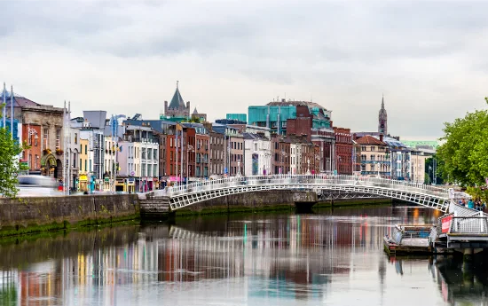 Ha’penny Bridge e centro di Dublino